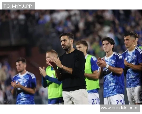 法布雷加斯率领科莫队连胜势头强劲展现球队实力