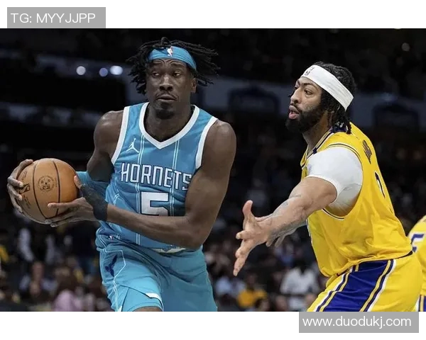 猛龙战胜黄蜂珀尔特尔贡献24分12篮板马威与奎克利联手助力球队胜利